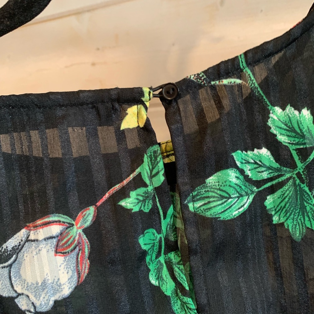 Black Tape_ | Semi-sheer Floral Blouse - Picture 4 of 5